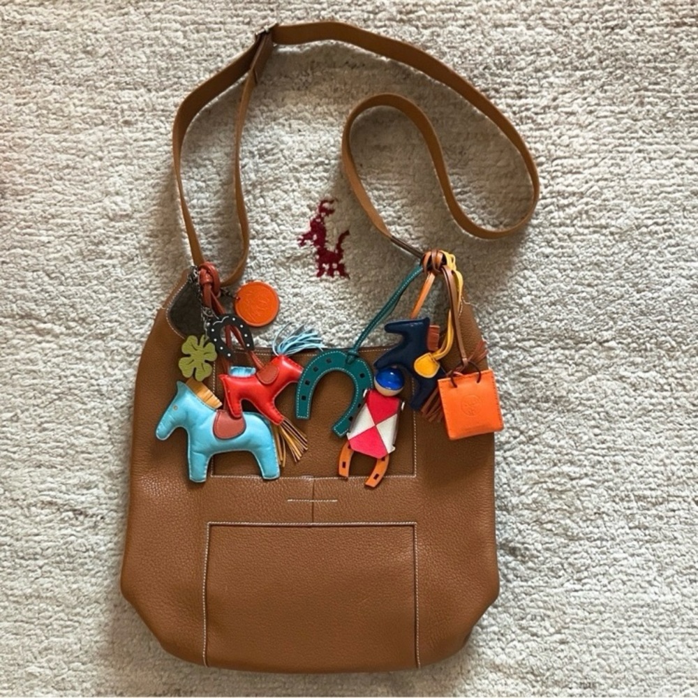 AUTHENTIC HERMES GM GOOD NEWS CROSSBODY BAG WITH CHARMS CHARMS CHARMS!!